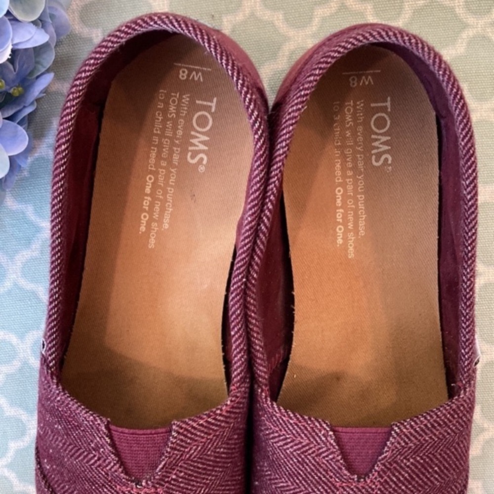 TOMS Burgundy Herringbone Slip On Shoes 8 - Picture 4 of 9